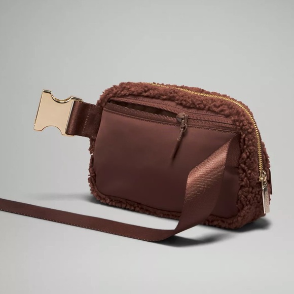 Lululemon Everywhere Belt Bag 1L Fleece - Picture 3 of 5